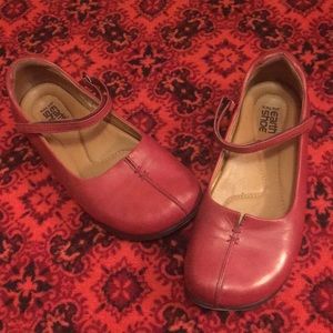 Mary Jane RED earth kalso shoes size 7